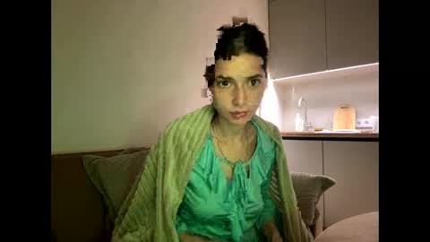Snapshot of meralynn chatting on 04/21/26, 05:39 LEVA online show from 04/21/26, 05:39