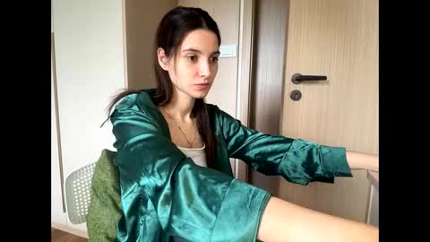Snapshot of meralynn chatting on 05/14/26, 05:58 LEVA online show from 05/14/26, 05:58