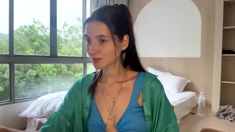 Snapshot of meralynn chatting on 05/25/26, 10:10 LEVA online show from 05/25/26, 10:10