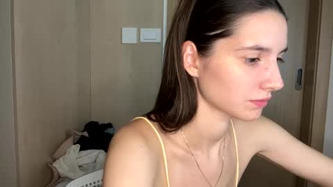 Snapshot of meralynn chatting on 06/03/26, 02:33 LEVA online show from 06/03/26, 02:33