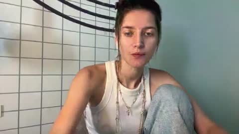 Snapshot of meralynn chatting on 06/13/26, 09:29 LEVA online show from 06/13/26, 09:29
