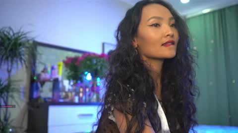 Snapshot of mercedesss_8 chatting on 12/19/25, 11:06 Next show on 03 Dec online show from 12/19/25, 11:06