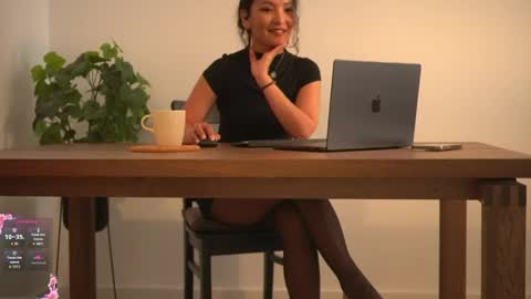 Snapshot of mercedesss_8 chatting on 04/03/26, 10:57 Next show on 03 Dec online show from 04/03/26, 10:57
