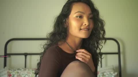 Snapshot of mercedesss_8 chatting on 04/29/26, 12:20 Next show on 03 Dec online show from 04/29/26, 12:20