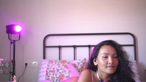 Snapshot of mercedesss_8 chatting on 06/24/26, 12:04 Next show on 03 Dec online show from 06/24/26, 12:04