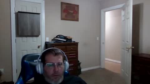 Snapshot of mercer1977 chatting on 04/21/26, 06:23 mercer1977 online show from 04/21/26, 06:23