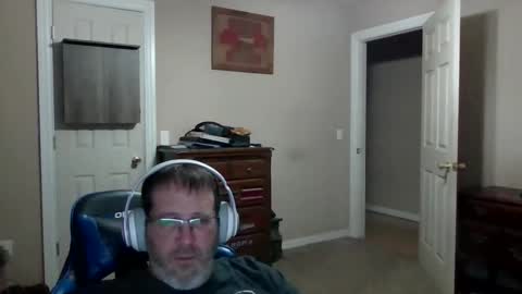 Snapshot of mercer1977 chatting on 04/23/26, 12:40 mercer1977 online show from 04/23/26, 12:40