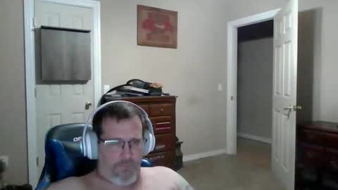 Snapshot of mercer1977 chatting on 04/30/26, 11:27 mercer1977 online show from 04/30/26, 11:27