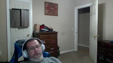 Snapshot of mercer1977 chatting on 05/20/26, 04:46 mercer1977 online show from 05/20/26, 04:46