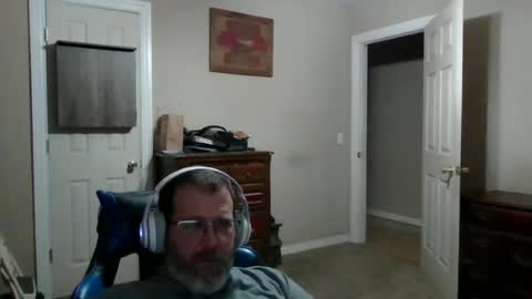 Snapshot of mercer1977 chatting on 06/15/26, 12:07 mercer1977 online show from 06/15/26, 12:07
