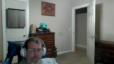 Snapshot of mercer1977 chatting on 06/29/26, 04:07 mercer1977 online show from 06/29/26, 04:07