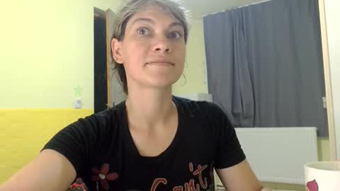 Snapshot of merciylove chatting on 09/21/25, 03:13 Miss Helena online show from 09/21/25, 03:13