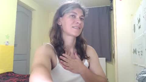 Snapshot of merciylove chatting on 06/25/26, 05:39 Miss Helena online show from 06/25/26, 05:39