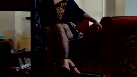 Snapshot of mercybcdtv1 chatting on 12/20/25, 05:42 mercybcdtv1 online show from 12/20/25, 05:42