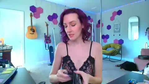 Snapshot of meredithbae chatting on 02/24/25, 09:41 Meredith Bae online show from 02/24/25, 09:41