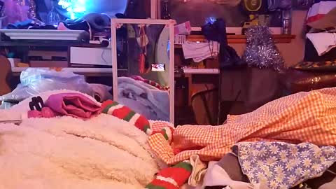 gurlnips online show from 01/16/25, 04:49