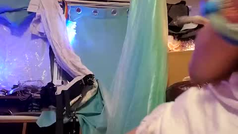 gurlnips online show from 01/21/25, 06:22