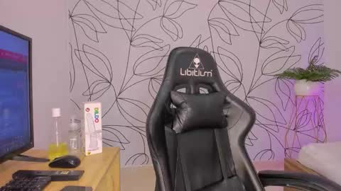 merida06 online show from 11/25/25, 02:33