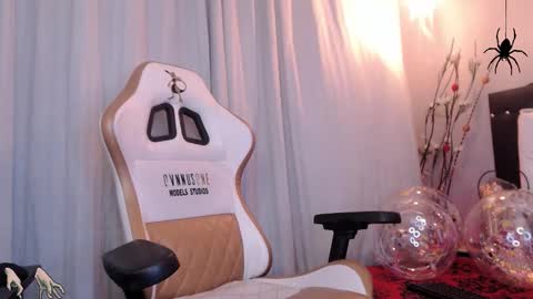 meriiiidaa online show from 10/17/25, 04:15