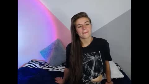 Snapshot of merily_duff chatting on 11/26/25, 06:42 MERILY online show from 11/26/25, 06:42