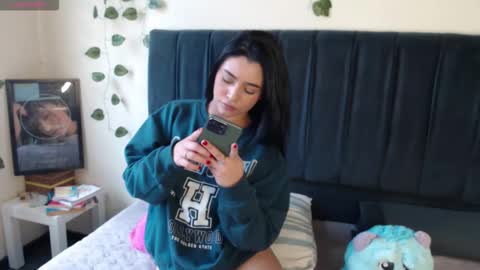Snapshot of merilynwhithe_ chatting on 09/19/25, 05:46 Merilyn  online show from 09/19/25, 05:46