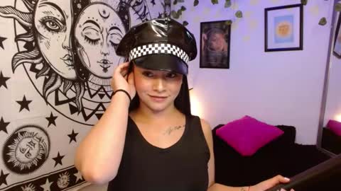 Snapshot of merilynwhithe_ chatting on 10/27/25, 10:47 Merilyn  online show from 10/27/25, 10:47