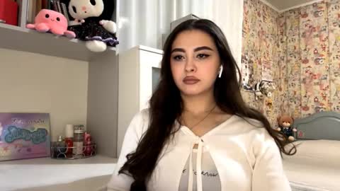 Enni online show from 11/18/25, 06:01