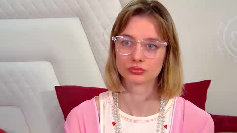 Snapshot of merlinmeyer chatting on 03/19/26, 06:28 Merlin online show from 03/19/26, 06:28