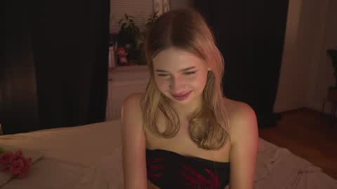 Lara OFFLINE  online show from 12/21/24, 11:45