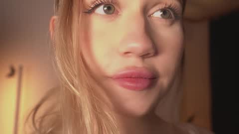 Lara OFFLINE  online show from 01/03/25, 11:12