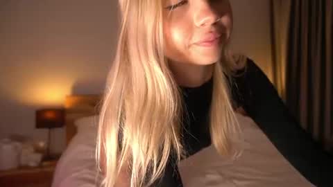 Lara OFFLINE  online show from 07/03/26, 08:59