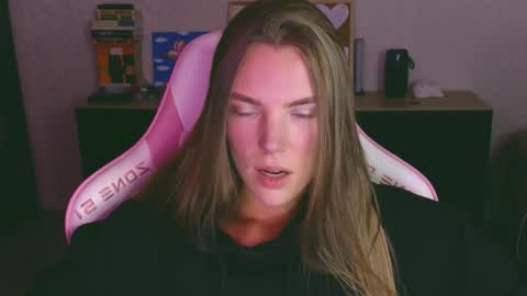 Snapshot of merry_dancers_ chatting on 11/16/25, 03:39 Susan online show from 11/16/25, 03:39