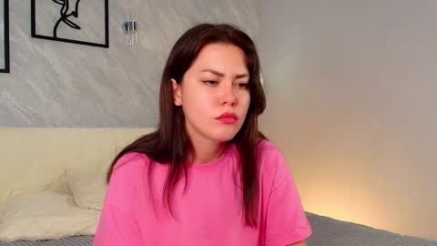 Snapshot of merry_leen chatting on 09/10/25, 03:45 Hi Im Merry And its me first day here Do not offend me and be polite online show from 09/10/25, 03:45