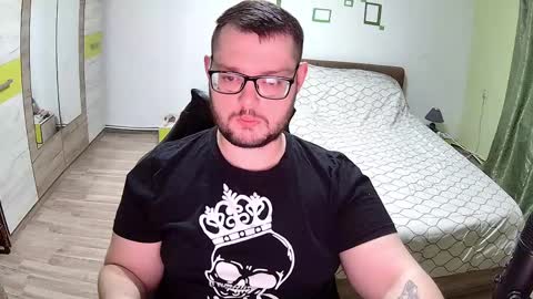 Snapshot of merrykayy chatting on 04/22/26, 06:42 King and Queen online show from 04/22/26, 06:42