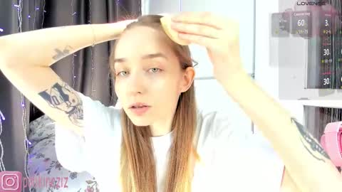 Snapshot of merryl_clark chatting on 03/10/26, 10:53 Sara online show from 03/10/26, 10:53