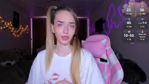 Snapshot of merryl_clark chatting on 03/15/26, 10:21 Sara online show from 03/15/26, 10:21