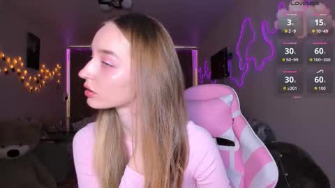 Snapshot of merryl_clark chatting on 03/17/26, 10:40 Sara online show from 03/17/26, 10:40