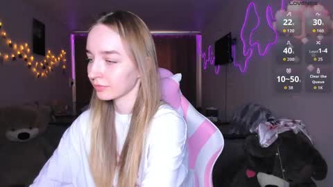 Snapshot of merryl_clark chatting on 03/19/26, 12:42 Sara online show from 03/19/26, 12:42