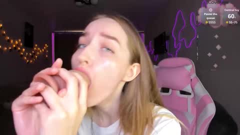 Snapshot of merryl_clark chatting on 03/20/26, 11:37 Sara online show from 03/20/26, 11:37