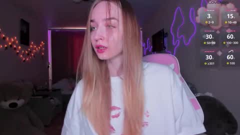 Snapshot of merryl_clark chatting on 03/23/26, 09:57 Sara online show from 03/23/26, 09:57