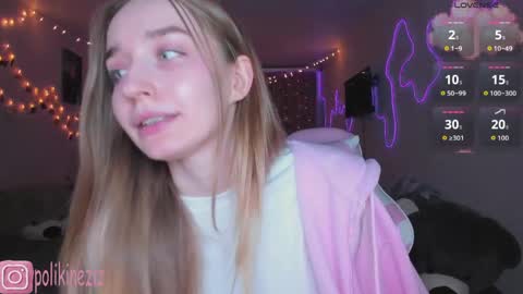 Snapshot of merryl_clark chatting on 04/08/26, 04:40 Sara online show from 04/08/26, 04:40