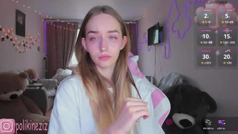 Snapshot of merryl_clark chatting on 04/10/26, 02:44 Sara online show from 04/10/26, 02:44