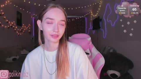 Snapshot of merryl_clark chatting on 04/14/26, 01:17 Sara online show from 04/14/26, 01:17