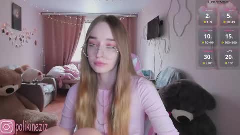 Snapshot of merryl_clark chatting on 04/22/26, 11:01 Sara online show from 04/22/26, 11:01