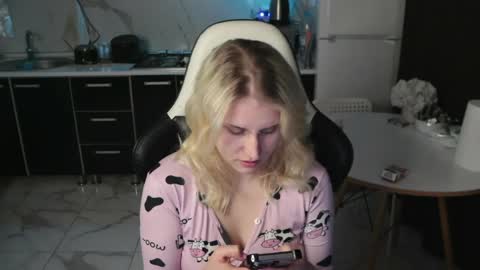 Snapshot of mertyxxx chatting on 04/16/26, 09:15 Merty online show from 04/16/26, 09:15