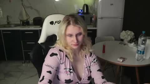 Snapshot of mertyxxx chatting on 04/16/26, 09:39 Merty online show from 04/16/26, 09:39