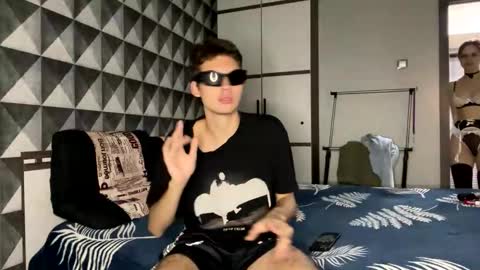 Johnny and Hailey online show from 10/04/25, 05:33