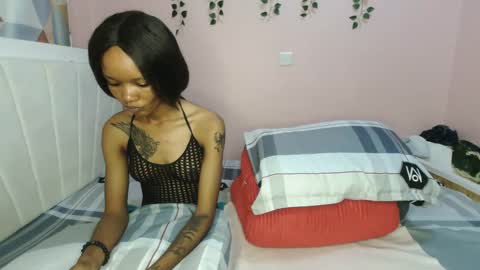 Snapshot of messyluna chatting on 03/25/26, 06:58 meggy and bree online show from 03/25/26, 06:58