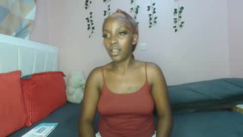 Snapshot of messyluna chatting on 04/10/26, 05:06 meggy and bree online show from 04/10/26, 05:06