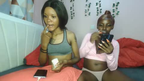 Snapshot of messyluna chatting on 04/12/26, 08:14 meggy and bree online show from 04/12/26, 08:14